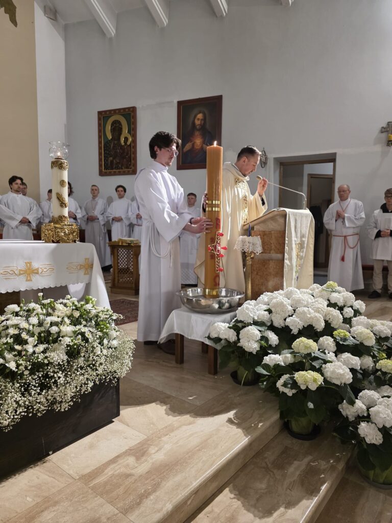 Ze światła ognia do światła Zmartwychwstania – Wigilia Paschalna